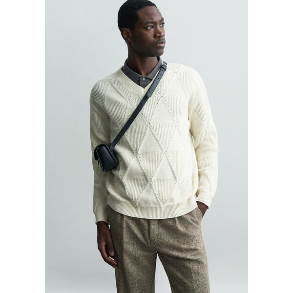 ᥾ ĥ  ˥å&  TEXTURED ARGYLE JUMPER - Jumper - ecru