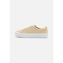 トミー ヒルフィガー レディース スニーカー シューズ ESSENTIAL - Trainers - white/clay