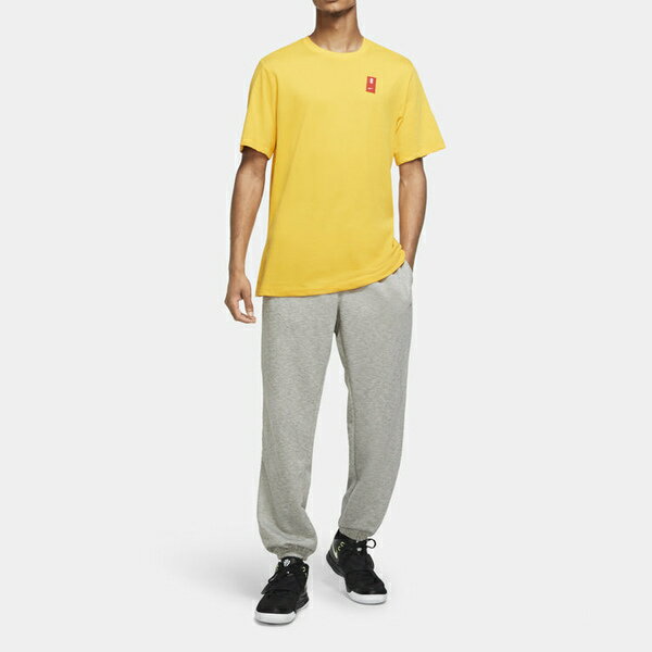 Nike ナイキ メンズ スニーカー 【Nike Kyrie Logo Basketball Short Sleeve Large Gold CV1062-739】 サイズ US_M_S