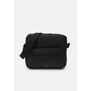 カルバンクライン メンズ ショルダーバッグ バッグ ELEVATED MESSENGER MONO - Across body bag - black