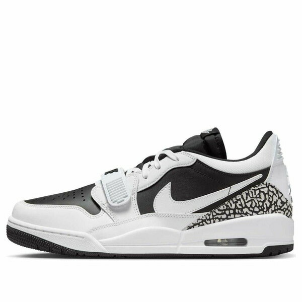 ■ブランド Air Jordan(ジョーダン)■商品名 Air Jordan Legacy 312 Low 'Reverse Panda' CD7069-111■色 White/Black■サイズ サイズ US_M_14 ■表記の日本サイズは参考サイズとなります。実際のサイズとは前後する可能性がございます。 ■海外からお取り寄せ商品となりますので、お届けまで2週間〜3週間お時間頂いております。 ■返品・交換の対象外となっております。 ■店内全品【送料無料】です！（※沖縄・離島は別途送料3,300円がかかります） サイズ別価格表 (サイズをクリックして商品ページに飛んでください) サイズ 価格 US_M_7 44,800円 US_M_7.5 44,800円 US_M_8 45,800円 US_M_8.5 44,800円 US_M_9 43,800円 US_M_9.5 43,800円 US_M_10 44,800円 US_M_10.5 44,800円 US_M_11 44,800円 US_M_11.5 46,800円 US_M_12 46,800円 US_M_12.5 51,800円 US_M_13 47,800円 US_M_14 68,800円