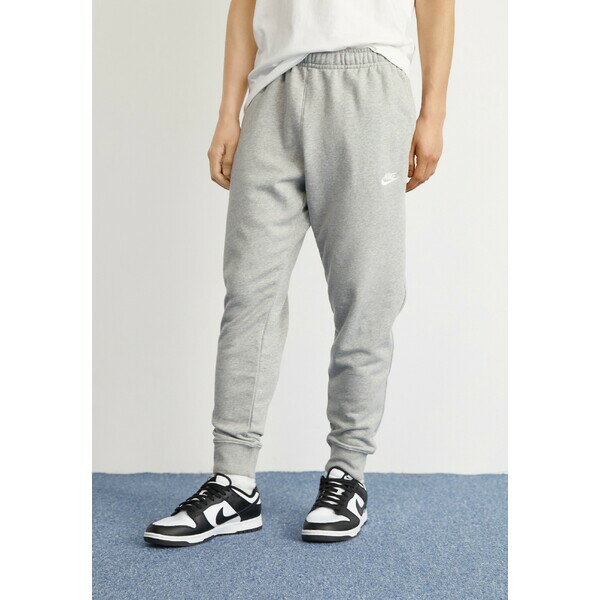 ナイキ メンズ カジュアルパンツ ボトムス CLUB JGGR FT - Tracksuit bottoms - dark grey heather/matte silver/white(4)