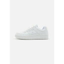 `sI Y oXPbg{[ X|[c FOUL PLAY LOW - Basketball shoes - triple white