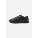 カルバンクライン メンズ サンダル シューズ CLASSIC CUP LACE UP - Trainers - triple black