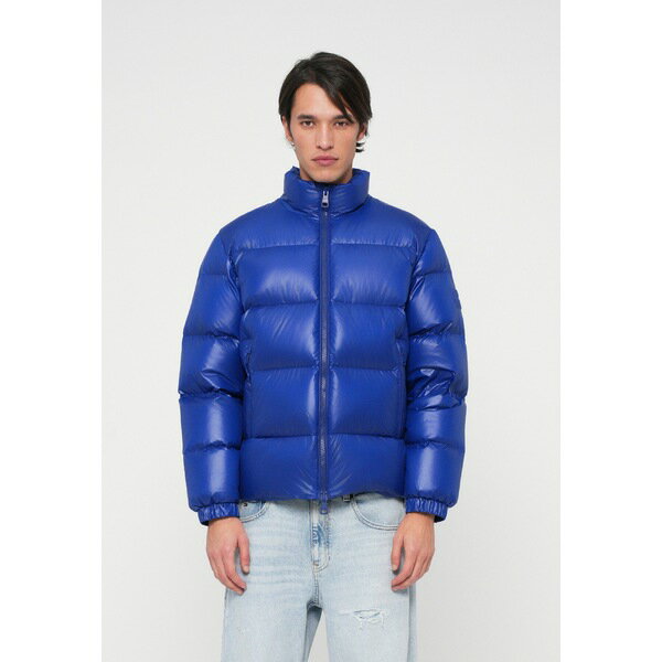 ■トップスサイズ 単位(cm) USサイズ｜胸囲(cm) XS(32-34in)｜84 S(34-36in)｜88 M(36-38in)｜94 L(38-40in)｜100 XL(42-44in)｜106 ■ブランド Tommy Hilfiger (トミー ヒルフィガー)■商品名 STAND PUFFER - Down jacket - wedge blue■素材 ■モデル着用サイズ ■こちらの商品は米国・ヨーロッパからお取り寄せ商品となりますので、 お届けまで10〜14日前後お時間頂いております。 ■各ブランド・商品・デザインによって大きな差異がある場合がございます。 ■あくまで平均的なサイズ表ですので、「参考」としてご利用ください。 ■店内全品【送料無料】です！（※沖縄・離島は別途送料3,240円がかかります）