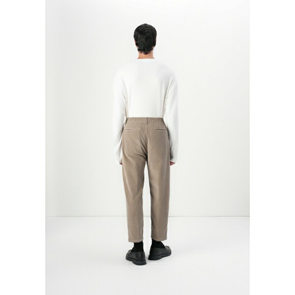 ドライコーン メンズ カジュアルパンツ ボトムス KARYKO - Chinos - brown