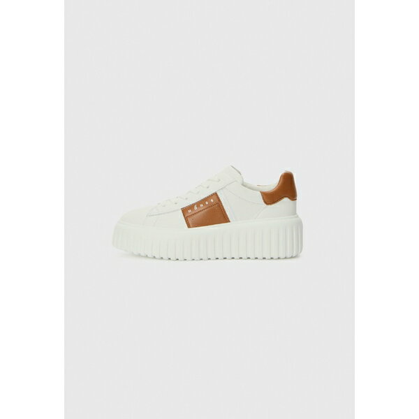 ■靴サイズ 単位(cm) EU | UK| JP 35 | 2 | 21cm 36 | 3 | 22cm 37 | 4 | 23cm 38 | 5 | 24cm 39 | 6 | 25cm 40 | 7 | 26cm ブランドやモデルによりサイズ感が前後する場合がございます。 参考チャートの日本サイズと異なる場合がございます。 ■ブランド HOGAN (ホーガン)■商品名 Trainers - white■素材 -■モデル着用サイズ ■こちらの商品は米国・ヨーロッパからお取り寄せ商品となりますので、 お届けまで10〜14日前後お時間頂いております。 ■各ブランド・商品・デザインによって大きな差異がある場合がございます。 ■あくまで平均的なサイズ表ですので、「参考」としてご利用ください。 ■店内全品【送料無料】です！（※沖縄・離島は別途送料3,240円がかかります）