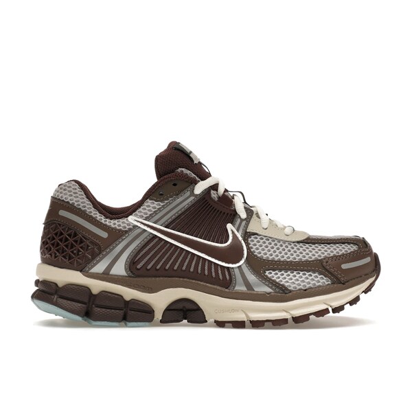 Nike ナイキ レディース スニーカー 【Nike Zoom Vomero 5 Earth Fossil (Women's)】 サイズ US_W_11.5 Light Iron Ore/Earth/Fossil