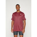アディダス メンズ バスケットボール スポーツ CLUB 3 STRIPES TEE - Sports T-shirt - shadow red