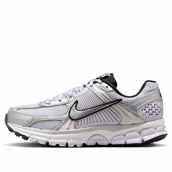 ■ブランド Nike(ナイキ)■商品名 (WMNS) Nike Air Zoom Vomero 5 'Barely Grape Metallic Silver' IB7253-500■色 Barely Grape/Photon Dust/Summit White/Metallic Silver■サイズ サイズ US_9.5(26.5cm) ■表記の日本サイズは参考サイズとなります。実際のサイズとは前後する可能性がございます。 ■海外からお取り寄せ商品となりますので、お届けまで2週間〜3週間お時間頂いております。 ■返品・交換の対象外となっております。 ■店内全品【送料無料】です！（※沖縄・離島は別途送料3,300円がかかります） サイズ別価格表 (サイズをクリックして商品ページに飛んでください) サイズ 価格 US_W_5 44,800円 US_W_5.5 44,800円 US_W_6 44,800円 US_W_6.5 44,800円 US_W_7 44,800円 US_W_7.5 44,800円 US_W_8 44,800円 US_W_8.5 44,800円 US_W_9 47,800円 US_W_9.5 66,800円 US_W_10 66,800円 US_W_10.5 66,800円 US_W_11 66,800円 US_W_11.5 66,800円 US_W_12 66,800円
