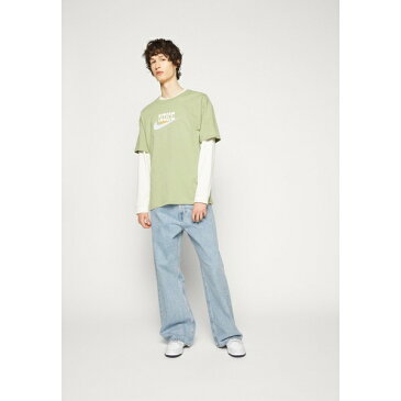 ナイキ メンズ Tシャツ トップス TEE SOLE - Print T-shirt - oil green