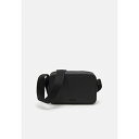 カルバンクライン メンズ ショルダーバッグ バッグ MINIMAL FOCUS CAMERA BAG UNISEX - Across body bag - black