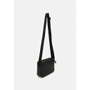 トミー ヒルフィガー メンズ ショルダーバッグ バッグ MONOGRAM CAMERA BAG UNISEX - Across body bag - black monogram