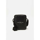 カルバンクライン メンズ ショルダーバッグ バッグ MONOGRAM SOFT REPORTER UNISEX - Across body bag - black