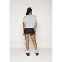 アンダーアーマー レディース フィットネス スポーツ PLAY UP - Sports shorts - schwarz/weiss(4)