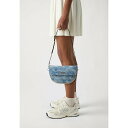 ゲス レディース ハンドバッグ バッグ CERELIA FLAP SHOULDER BAG - Handbag - denim logo