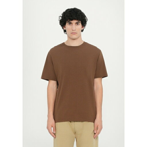 クローズド メンズ Tシャツ トップス Basic T-shirt - light mocha brown クローズド メンズ Tシャツ トップス Basic T-shirt - light mocha brown