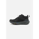 ホカオネオネ メンズ バスケットボール スポーツ TRANSPORT CHUKKA GTX - Hiking shoes - black