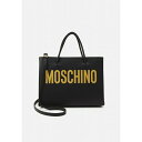 ■ブランド MOSCHINO (モスキーノ)■商品名 Handbag - black■素材 100% polyester■モデル着用サイズ ■こちらの商品は米国・ヨーロッパからお取り寄せ商品となりますので、 お届けまで10〜14日前後お時間頂いております。 ■各ブランド・商品・デザインによって大きな差異がある場合がございます。 ■あくまで平均的なサイズ表ですので、「参考」としてご利用ください。 ■店内全品【送料無料】です！（※沖縄・離島は別途送料3,240円がかかります）