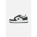 チャンピオン メンズ バスケットボール スポーツ RD18 LOW - Basketball shoes - white/black(4)