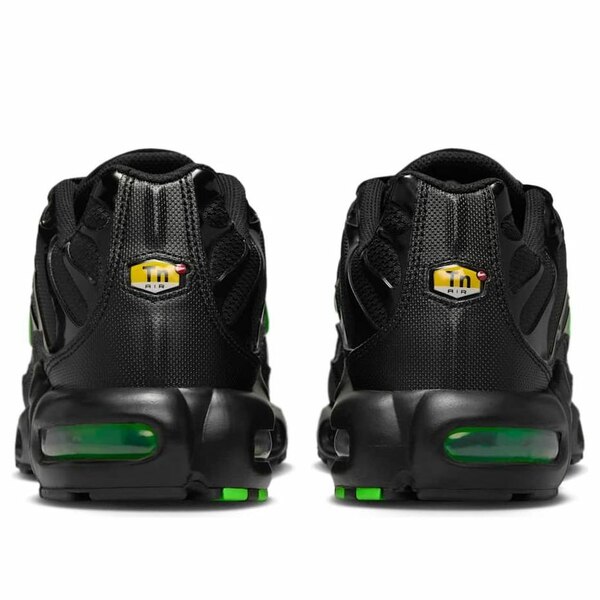 Nike ナイキ メンズ スニーカー 【Nike Air Max Plus 'Black Green Strike' DM0032-024】 サイズ US_10(28.0cm)