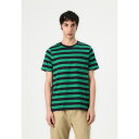 トミー ヒルフィガー メンズ サンダル シューズ ESSENTIAL TEE - Print T-shirt - nouveau green/desert sky