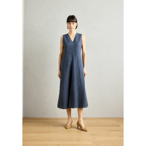 マルコポーロ レディース ワンピース トップス DRESS SLEEVELESS V NECK FIT AND FLARE SHAPE CUTLINES - Day dress - muted blue マルコポーロ レディース ワンピース トップス DRESS SLEEVELESS V NECK FIT AND FLARE SHAPE CUTLINES - Day dress - muted blue