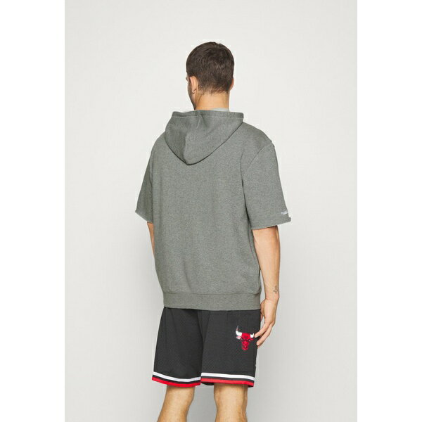 ミッチェル&ネス メンズ パーカー・スウェットシャツ アウター NBA CHICAGO BULLS SHORT HOOD - Hoodie - grey heather