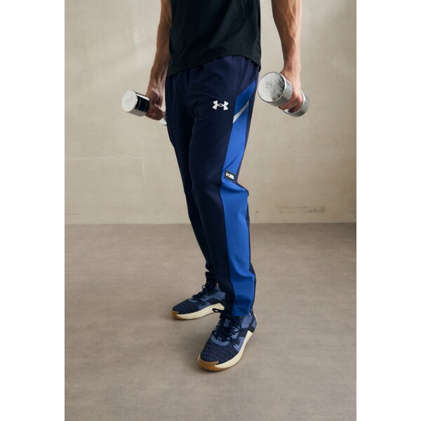 アンダーアーマー メンズ バスケットボール スポーツ UTILITY PANTS - Tracksuit bottoms - midnight navy/tech blue