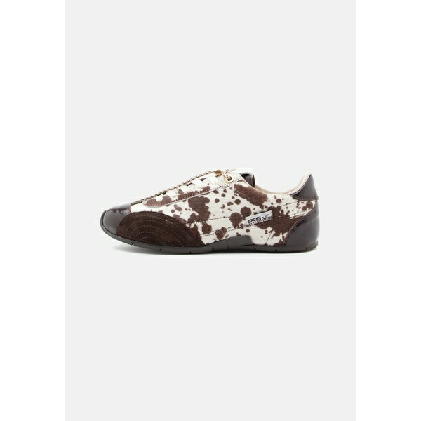 ■靴サイズ 単位(cm) EU | UK| JP 35 | 2 | 21cm 36 | 3 | 22cm 37 | 4 | 23cm 38 | 5 | 24cm 39 | 6 | 25cm 40 | 7 | 26cm ブランドやモデルによりサイズ感が前後する場合がございます。 参考チャートの日本サイズと異なる場合がございます。 ■ブランド Bronx (ブロンクス)■商品名 Trainers - coffee bean/off white■素材 60% cotton, 40% viscose■モデル着用サイズ ■こちらの商品は米国・ヨーロッパからお取り寄せ商品となりますので、 お届けまで10〜14日前後お時間頂いております。 ■各ブランド・商品・デザインによって大きな差異がある場合がございます。 ■あくまで平均的なサイズ表ですので、「参考」としてご利用ください。 ■店内全品【送料無料】です！（※沖縄・離島は別途送料3,240円がかかります）