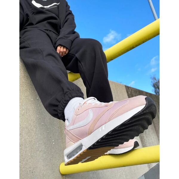 ナイキ レディース スニーカー シューズ Nike Air Max Dawn sneakers in pink oxford Pink