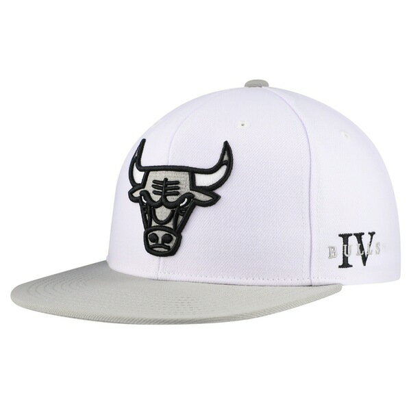 ミッチェル＆ネス ミッチェル&ネス メンズ 帽子 アクセサリー Chicago Bulls Mitchell & Ness Core Snapback Hat White