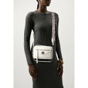 _i L j[[N fB[X nhobO obO GREENPOINT CAMERA BAG - Handbag - white