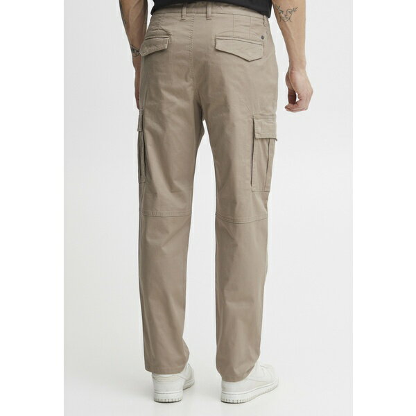 ソリッド メンズ カジュアルパンツ ボトムス SDJIMMI-JIM LIGHT CARGO - Cargo trousers - desert taupe