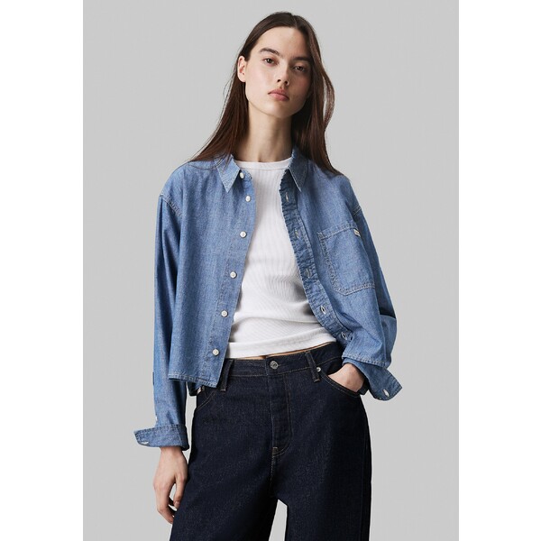 カルバンクライン レディース シャツ トップス CROPPED DAD - Button-down blouse - denim medium