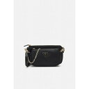 ■ブランド Guess (ゲス)■商品名 NOELLE POUCH CROSSBODY - Handbag - black■素材 -■モデル着用サイズ ■こちらの商品は米国・ヨーロッパからお取り寄せ商品となりますので、 お届けまで10〜14日前後お時間頂いております。 ■各ブランド・商品・デザインによって大きな差異がある場合がございます。 ■あくまで平均的なサイズ表ですので、「参考」としてご利用ください。 ■店内全品【送料無料】です！（※沖縄・離島は別途送料3,240円がかかります）