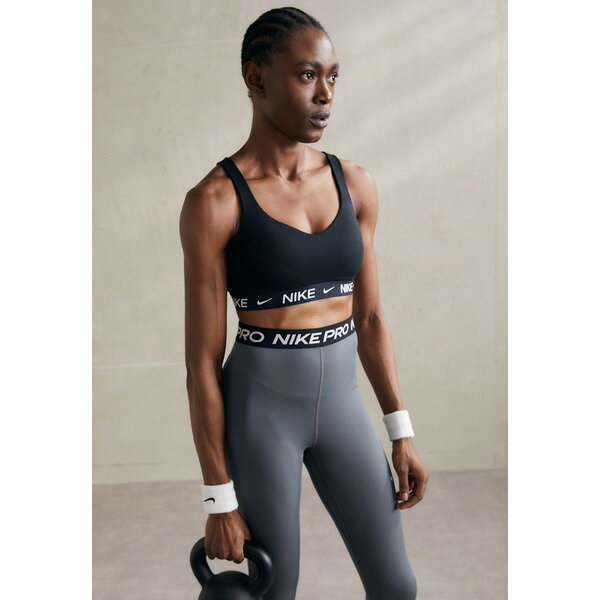 ナイキ レディース フィットネス スポーツ INDY BRA - High support sports bra - black/white