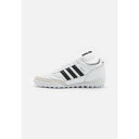 アディダス メンズ バスケットボール スポーツ MUNDIAL TEAM - Astro turf trainers - footwear white/core...