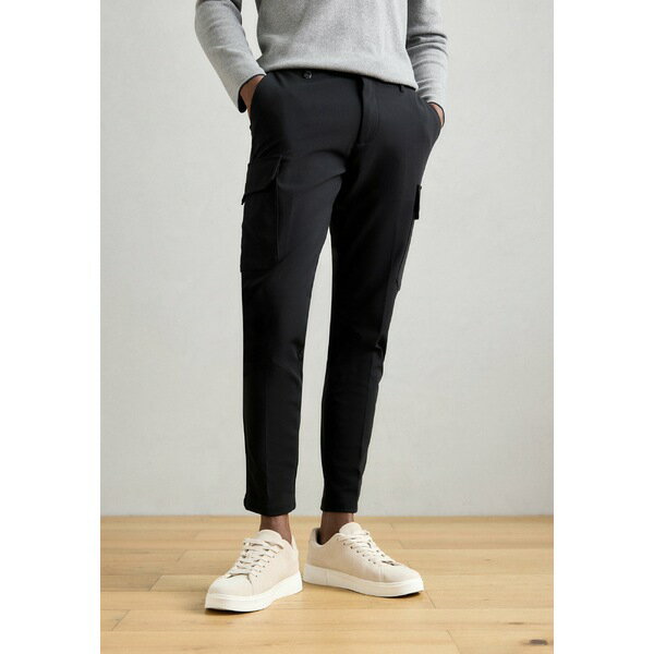 asty㤨֥󥽥ˡ顼  奢ѥ ܥȥॹ TROUSERS BJORN SKINNY FIT WITH BADGE - Cargo trousers - blackפβǤʤ49,800ߤˤʤޤ