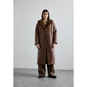 ウォンハンドレッド メンズ コート アウター NUUK SHEARLING COAT UNISEX - Classic coat - dark brown