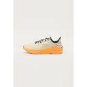オルトラ メンズ ランニング スポーツ EXPERIENCE FORM - Road running shoes - sand