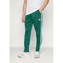 アディダス メンズ サンダル シューズ TRAIN ESSENTIALS 3-STRIPES - Tracksuit bottoms - collegiate green/white