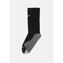 ナイキ レディース 靴下 アンダーウェア U NIKE STRIKE CREW WC22 - Sports socks - black/white