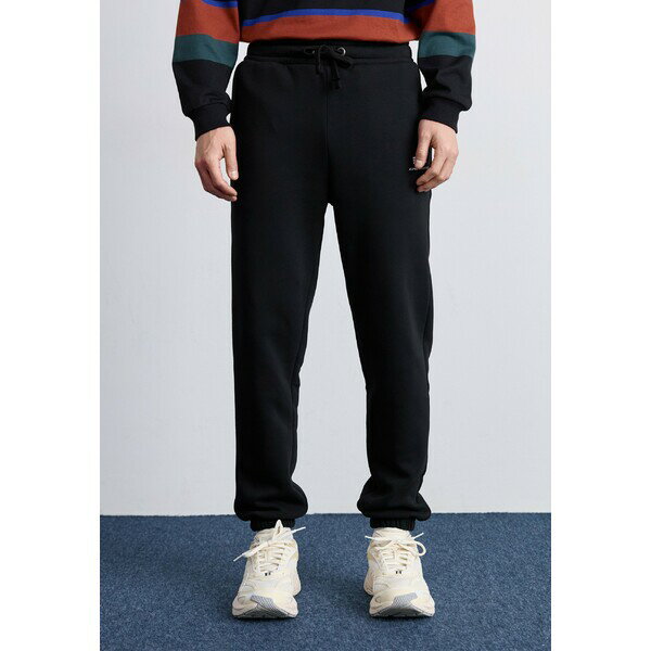 アルファインダストリーズ メンズ カジュアルパンツ ボトムス BASIC JOGGER SMALL LOGO - Tracksuit bottoms - black