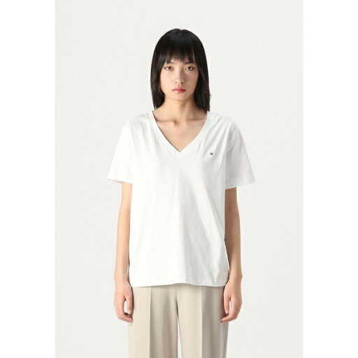 トミー ヒルフィガー レディース Tシャツ トップス MODERN REGULAR FLAG - Basic T-shirt - optic white トミー ヒルフィガー レディース Tシャツ トップス MODERN REGULAR FLAG - Basic T-shirt - optic white