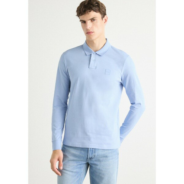 ■靴サイズ 単位(cm) EU｜UK ｜JP(cm) 40｜6｜25cm 41｜7｜26cm 42｜8｜27cm 43｜9｜28cm 44｜10｜29cm ブランドやモデルによりサイズ感が前後する場合がございます。 参考チャートの日本サイズと異なる場合がございます。 ■ブランド BOSS (ボス)■商品名 PASSERBY - Polo shirt - open blue■素材 97% polyester, 3% elastane■モデル着用サイズ ■こちらの商品は米国・ヨーロッパからお取り寄せ商品となりますので、 お届けまで10〜14日前後お時間頂いております。 ■各ブランド・商品・デザインによって大きな差異がある場合がございます。 ■あくまで平均的なサイズ表ですので、「参考」としてご利用ください。 ■店内全品【送料無料】です！（※沖縄・離島は別途送料3,240円がかかります）