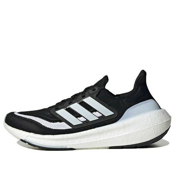 ■ブランド adidas(アディダス)■商品名 adidas UltraBoost Light Running Shoes 'Core Black White' HQ6340■色 ■サイズ サイズ US_8(26.0cm) ■表記の日本サイズは参考サイズとなります。実際のサイズとは前後する可能性がございます。 ■海外からお取り寄せ商品となりますので、お届けまで2週間〜3週間お時間頂いております。 ■返品・交換の対象外となっております。 ■店内全品【送料無料】です！（※沖縄・離島は別途送料3,300円がかかります） サイズ別価格表 (サイズをクリックして商品ページに飛んでください) サイズ 価格 US_M_4.5 43,800円 US_M_5 51,800円 US_M_6.5 57,800円 US_M_7 47,800円 US_M_7.5 46,800円 US_M_8 44,800円 US_M_8.5 46,800円 US_M_9 60,800円 US_M_9.5 59,800円 US_M_10 58,800円 US_M_10.5 59,800円 US_M_11 59,800円 US_M_11.5 59,800円