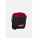 リーバイス メンズ ショルダーバッグ バッグ MINI CROSSBODY SOLID BATWING UNISEX - Across body bag - regular red(4)