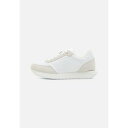 トミー ヒルフィガー レディース スニーカー シューズ ESSENTIAL RUNNER - Trainers - white