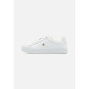 トミー ヒルフィガー レディース スニーカー シューズ ESSENTIAL ELEVATED COURT - Trainers - white